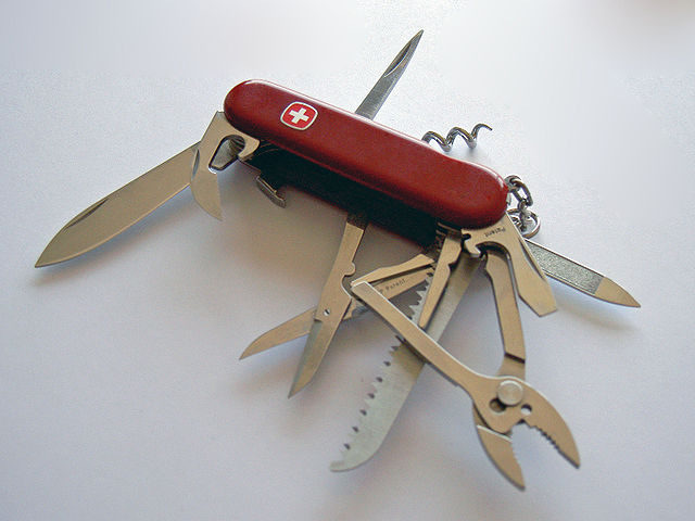 Swiss Army Knife Wenger Opened https://zh.wikipedia.org/wiki/File:Swiss_Army_Knife_Wenger_Opened_20050627.jpg